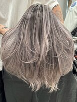 エイチ(H) xバレイヤージュ/イメチェン/ホワイトブロンド/外ハネボブ/美髪