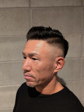 ワンワンオー バーバーショップ コンチネンタル(@110 BARBER SHOP continental) スキンフェード