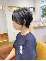 コムヘアー(COM HAIR) ショートヘア。