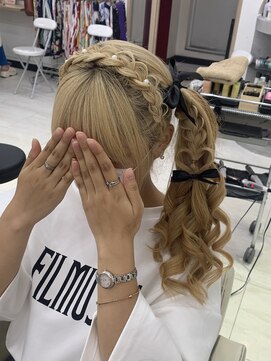 プティクローシェ バイ クオーレ(petite cloche by CUORE) 編みカチュサイドポニー☆ハートを添えて