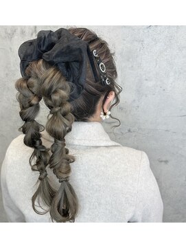 ラカシェット(la-cachette) ポニーテールツインアレンジ