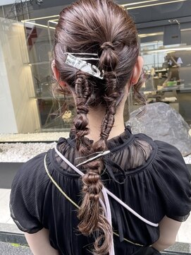 ピークアブー 原宿ハラカド(PEEK-A-BOO) ヘアセット ヘアアレンジ お呼れヘア タイトヘア 大人ツイン