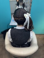 リエラ 新宿(RIERA)&nbsp;編み込みカチューシャ入りサイドポニー