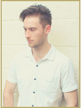 ジジバイワースホワイル(jiji by WORTH WHILE) アッシュブラックウルフマッシュパーマハイライト波巻きショート