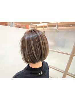 大人女性の白髪ぼかしハイライト*白髪染めじゃないオシャレなカラーでお悩み改善★[中野/髪質改善]