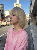 透明感ブロンドボブでつくるモードな抜け感スタイル