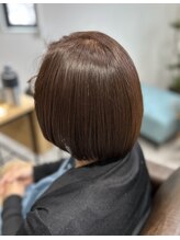 コス(KOS)&nbsp;小顔に見せる艶髪ショートボブ