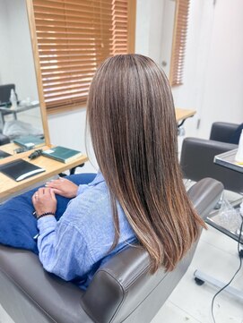 ステラバイケンジ 藤沢(STELLA by KENJE) 白髪ぼかし細めハイライト30代40代50代【藤沢　藤沢駅】