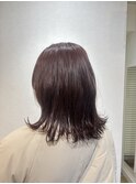 艶ボルドーカラーが映える外はねミディアム