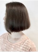 シンプルボブ×ソフトグレージュ
