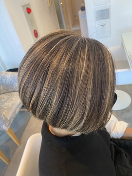 アージェガーデン(AGEE GARDEN) 丸みショートボブ☆白髪ぼかしハイライト/マットブラウン