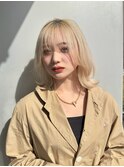 ハイトーンカラー/ベージュ/くびれミディアムヘア/10代20代30代