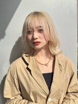 エアー 青山(AIR) ハイトーンカラー/ベージュ/くびれミディアムヘア/10代20代30代