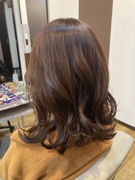 ラシクベル(Lashiku Belle) 外ハネ ミディアム