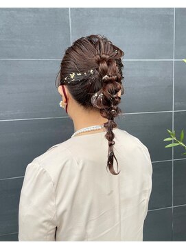 アチーブリス(achieve Liss) 編み下ろしアレンジ お呼ばれヘア 大人上品スタイル