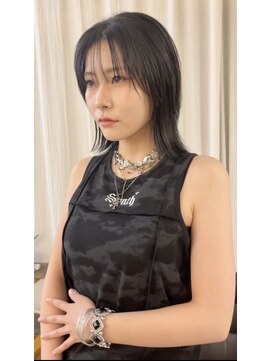 ヌニル(nunill) 大人可愛い20代30代40代小顔ウルフレイヤーボブ津市