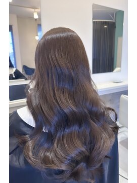 ノーチェ(noche) 柔らかい動くレイヤースタイルに透明感カラー