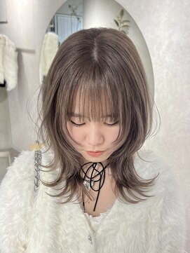 アドネ プライム(adne prime) ウルフカット/ミルクティーグレージュ/グレー/ハッシュカット