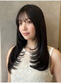 暗髪美髪レイヤーカット顔周りレイヤーくびれミディアムレイヤー