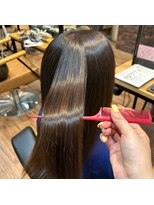 シキオリ(SHIKIORI)&nbsp;柔らかくまとまる、艶感たっぷりのナチュラルストレート◎