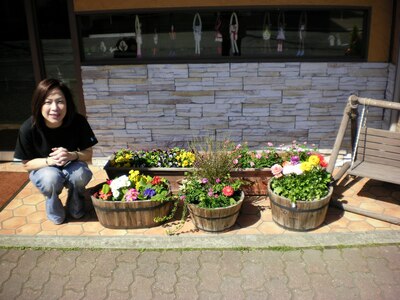 季節ごとにいろんなお花を植えてます。