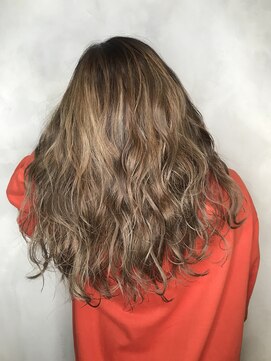 ネウィ 川崎(newi) ミルクティーベージュ