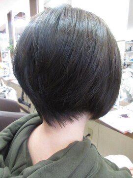 コアフィールフィス(COIFFURE fils) 【見附・今町】前下がりショートボブ ダークアッシュ【M3D】