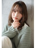柔らかいグレージュ