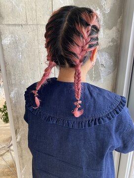 ピーロ(piilo) ピンクカラー　ブリーチ　デザインカラー　アレンジ