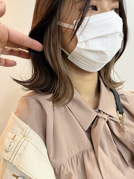 サクラ オモテサンドウ(SAKURA) インナーカラーグレージュ　外ハネ　【表参道】