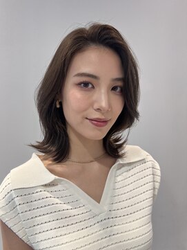 フェイスレイヤー大人のおしゃれミディアムヘア