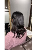 ビーズ(B’s)&nbsp;パールピンの上品ハーフアップ