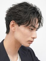 レタッチバイフィフス(RETOUCH by fifth)&nbsp;原宿センターパートフェザーパーマツーブロックメンズパーマ眉毛