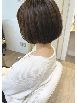 ネオリーブ チロル 横浜西口店(Neolive CiroL.) 丸みショート　大人可愛い小顔カット　ショートボブ