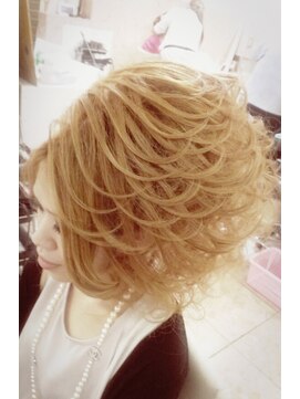 アチーブ エムプラス 茶屋町店(Achieve m +) NEWOPEN！スジ盛り（梅田茶屋町ヘアセット専門店Achieve m+）