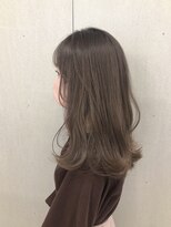 ルヴェール(Le Vert) ナチュラルレイヤー × 透明感グレージュ
