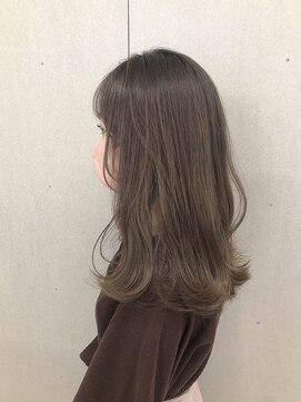 ルヴェール(Le Vert) ナチュラルレイヤー × 透明感グレージュ