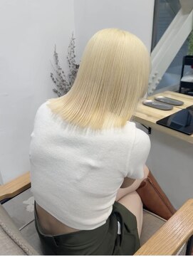 イェッカ パビル(YECCA pabil) 抜きっぱなしブロンドハイトーン〇（ブリーチ2回以上）