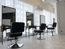 イスの間隔も広めに☆