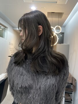 ブロンド(Blonde) 中明度/オリーブグレー