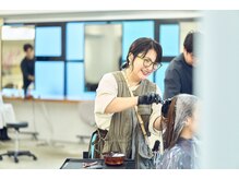 スタイリスト《飯高あずさ》