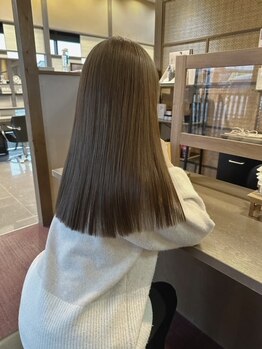 エルグ ジャパン(ERG JAPAN)の写真/「クセ、うねり、広がり」で悩んでる学生さん必見☆髪質やイメージな合わせて理想のストレートを再現♪