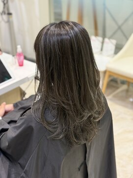 ケンジ 平塚 アネッタ(KENJE annetta) 極細ハイライトカラー×透明感抜群カラー