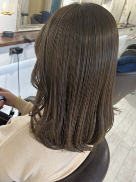 アネラ(Anela) とろけるツヤのグレージュブラウン