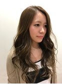 20代から30代の女性におすすめのマットアッシュセミロング