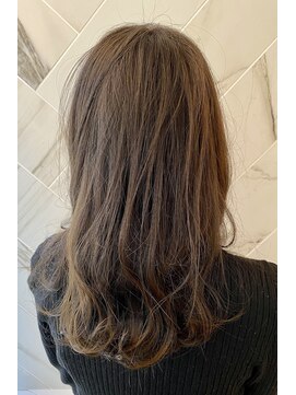 ジーナ セントラル銀座(Zina) ２０代に大人気シルバーグレージュ/ブランジュ