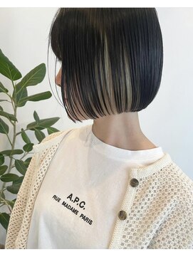 サクラ オモテサンドウ(SAKURA) インナーカラー　ホワイトグレーベージュ　ボブ　表参道