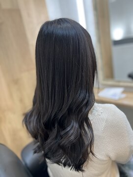 ハサミバイアトリエナガノ 千葉(8sami by atelier nagano) ショートボブ/センターパート/ツヤ髪/グラデーション/イヤリング