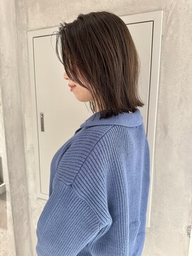 ヨーク(YOKE) YOKE 切りっぱなしボブ外ハネボブアッシュグレーベージュ艶髪