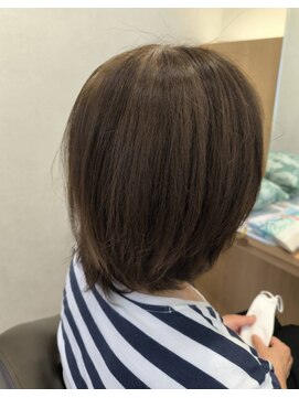 ウイバイファースト(u'i by first) ヘーゼルベージュのカラー×カットスタイル